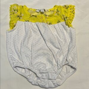 “Bundle 10/$13” Emily & Oliver 6-9M Yellow and White Floral Baby summer Romper
